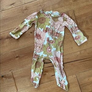 Kate Quinn 0-3M Floral Kids One Piece Footie. 2 way zipper